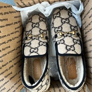 Gucci Wool Fria Loafer Slip-On never Beautiful. Perfect for any occasion!!!
